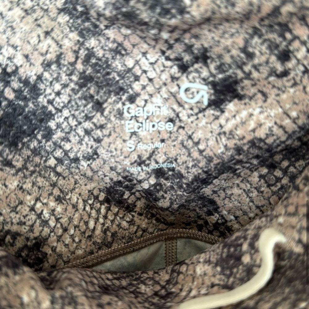 Nwot Gap Fit Eclipse Python Soft Fabric Leggings - image 3